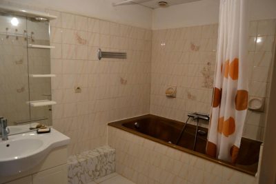 Maison principale-salle de bain du bas